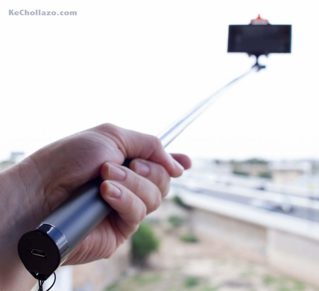 Palo de selfies Aukey
