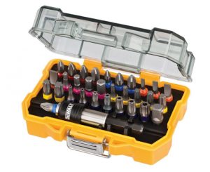 Pack de 32 puntas con portador magnético DeWalt DT7969-QZ por 9,90€.
