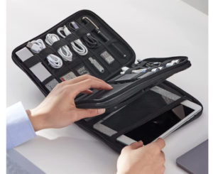Bolsa organizadora Ugreen para cables, powerbank etc, capacidad para tablets 7,9″ por 18,39€.