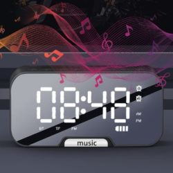 Radio despertador, reproductor de música, radio FM, y soporte para teléfono por 16,19€.