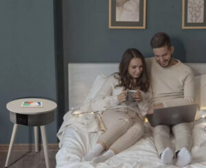 ¡Solo hoy! Mesa altavoz bluetooth 5.0 con base de carga Qi y puerto USB por 78,90€ antes 99€.