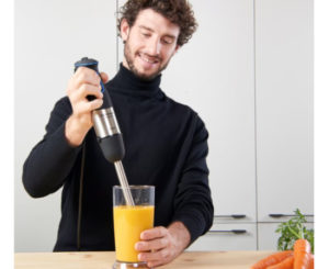 Batidora de mano Taurus Amazing AHB1000X 1000W con 20 velocidades, función turbo, cuchillas de acero inoxidable por 18,80€ antes 40€.