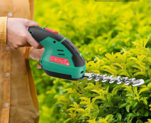 Tijera cortacésped y arreglasetos inalámbrica Hyecho por 27,79€.