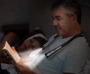Lámpara de lectura recargable para cuello con brazos flexibles, 1000mAh, 3 modos de luz por 10,44€.