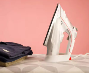 Solac Optima 3000; suela cerámica, 3000W, planchado en seco por 23,49€ antes 50,99€.