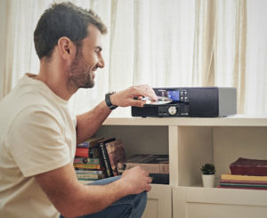 Oferta Prime. Micro Hi-Fi Panasonic SC-DM202EG-K negro, CD, Radio Dab+/FM, USB y BT.