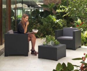 Set para jardín o terraza SP Berner Diva color Wengué por 139,50€; set de jardín Confort por 194,95€.