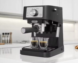 Cafetera Espresso De’Longhi Stilosa negra, 15bar, 1100W, 1L.