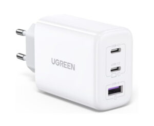 Cargador rápido universal Ugreen 65W, tres puertos con carga inteligente (2 USB C y 1 A) por 18,99€.