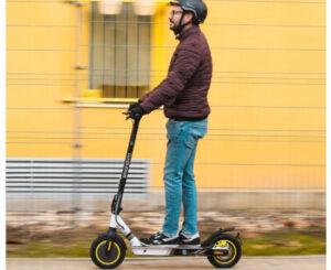 SmartGyro Z-One Gray C, motor sin escobillas 350W, 8000mAh, certificado DGT por 189,04€ antes 359€.