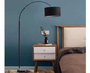 Lámpara de pie Bel Air Home Capri negra por 36,10€.