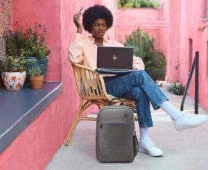 Mochila HP Prelude para portátiles de hasta 15,6”, resistente al agua, ligera y acolchada por 12,64€.