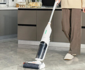 Aspiradora/fregona inalámbrica ILIFE W90, 5500Pa, doble tanque de agua, autolimpieza por 78,54€.