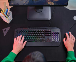 Teclado gaming Trust Gaming GXT 836 Evocx por 17,99€.