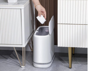 Cubo de basura Joybos con absorción automática, 10L por 29,28€.