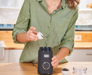 Molinillo eléctrico de café, frutos secos y especias Black & Decker BXCG150E por 21,99€.