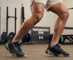 Under Armour UA Charged Commit TR 5 negras:, zapatillas de piel para entrenamiento con amortiguación reactiva.