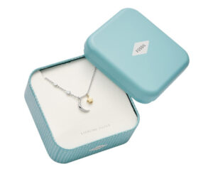 Collar Fossil Sterling con colgante de media luna y estrella en plata de ley por 35,60€ antes 74,98€.
