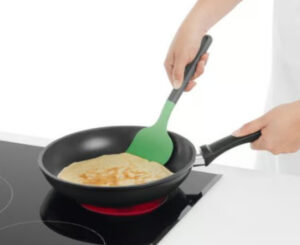 Espátula de silicona para tortillas y crêpes Lékué por 7,49€.