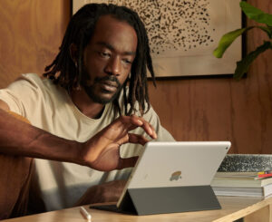 iPad azul  11″, Chip A16, 512GB, A16, iPadOS 18, Wifi+ Cellular por 711,20€.