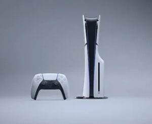 PS5 Slim con lector, Chasis E, 1TB por 409,82€.