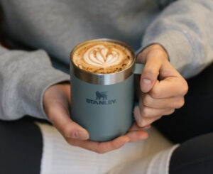 Vaso térmico Stanley Classic Legendary Camp Mug por 28,09€.