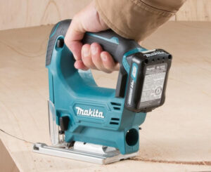 Sierra de calar Makita JV101DZ por 56,36€ antes 96,69€.