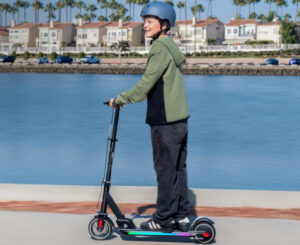 Patinete eléctrico para niños con altavoz BT FanttikRide T9 Apex por 142,49€ antes 207,99€.