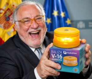 Baliza V16 Homologada por la DGT con Geolocalización por 12,50€ en Amazon.