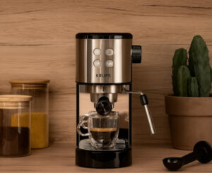 Cafetera espresso Krups Virtuoso XP444C por 139€ antes 169€.