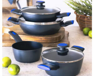 Batería de cocina MONIX Martín Berasategui: set completo de cacerolas y cazos de aluminio forjado para todas las cocinas por 46,29€ antes 86,95€.