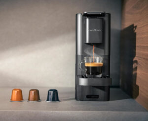 Cecotec Power Caps 20: cafetera de cápsulas Nespresso con 20 bares, depósito 700ml y apagado automático por 59,90€ antes 89,90€.