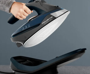 Rowenta Freemove Force: plancha de vapor sin cable potente, ligera y segura para un planchado impecable.
