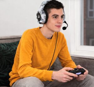 Auriculares de Gaming Trust GXT 488 Forze-G, con licencia oficial Playstation, micrófono plegable, altavoces activos de 50mm y cable trenzado.