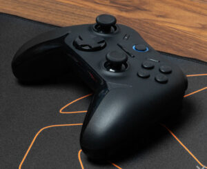 Krom Kadoer: mando Bluetooth multiplataforma con vibración dual, Turbo y autonomía de 10 horas por 13,22€.