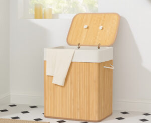 Cesto de ropa sucia Songmics con tapa de bambú: resistente, plegable y con bolsa extraíble (72L) por 12,27€ antes 27,99€.