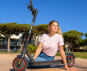 Mascooter S1: patinete eléctrico homologado por la DGT con intermitentes, 600W de potencia y autonomía de 20km por 209,99€ antes 299,99€.