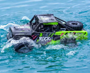 Coche RC anfibio: vehículo todoterreno para tierra y agua con larga autonomía y control 4G por 30,11€.