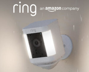 Ring Spotlight Cam Plus Battery: La mejor cámara de vigilancia exterior sin cables, HD 1080p, focos y visión nocturna en color.