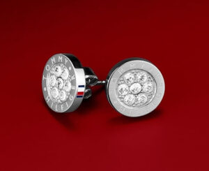 Pendientes de botón Tommy Hilfiger: acero inoxidable con cristales y diseño icónico en colores de la marca por 27,99€ antes 41,85€.