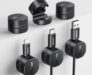 6 Ugreen Cable Management: organizadores de cables adhesivos con diseño giratorio y bloqueo automático para escritorio y hogar por 8,24€.