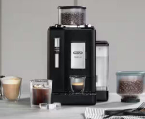 Cafetera superautomática DeLonghi Rivelia negra por 499€ antes 699,90€.