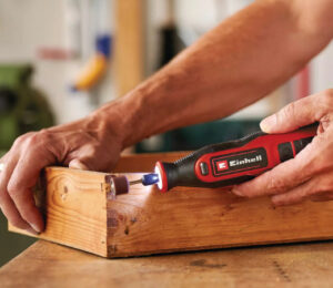 Einhell Herramienta de lijado/grabado con batería TE-MT 7.2 Li, incl. accesorios,caja almacenamiento y base carga por 49€ antes 69,95€.