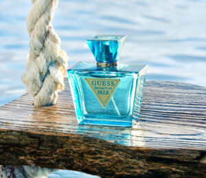 Guess seductive Blue, Eau de Toilette floral y afrutada para mujer 75ml por 19,59€ antes 30€.