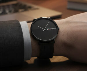 Reloj Tommy Hilfiger negro para hombre, ultra delgado, malla de acero y cuarzo.