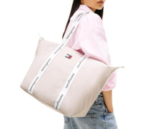 Bolso Tote Tommy Jeans Ess Daily por 39,95€ antes 79,90€.