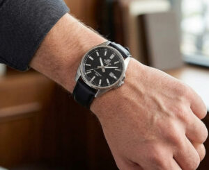 Casio Edifice Classic EFV-150L, el reloj de acero y piel más versátil por 69,95€ antes 89,90€.