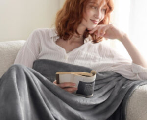 Manta para sofá y demás Bedsure Plaid, suavidad extrema y microfibra de alta calidad por 11,40€.