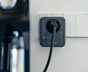 Enchufe Brennenstuhl con protección contra sobretensiones hasta 13.500A, la primera línea de defensa para tu electrónica por 7,79€. Antes 16,76€