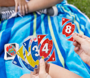 Juego de cartas Uno H2O To Go resistentes al agua por 7€. 3 Unidades por 14€.